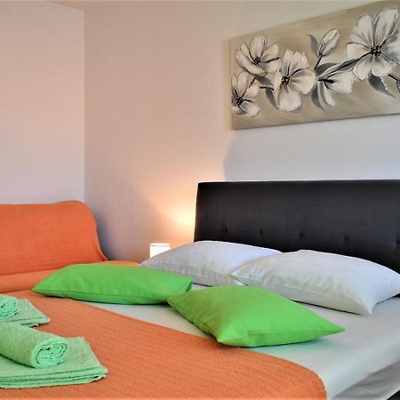 Rooms In Family House Vera Mundanije Zewnętrze zdjęcie