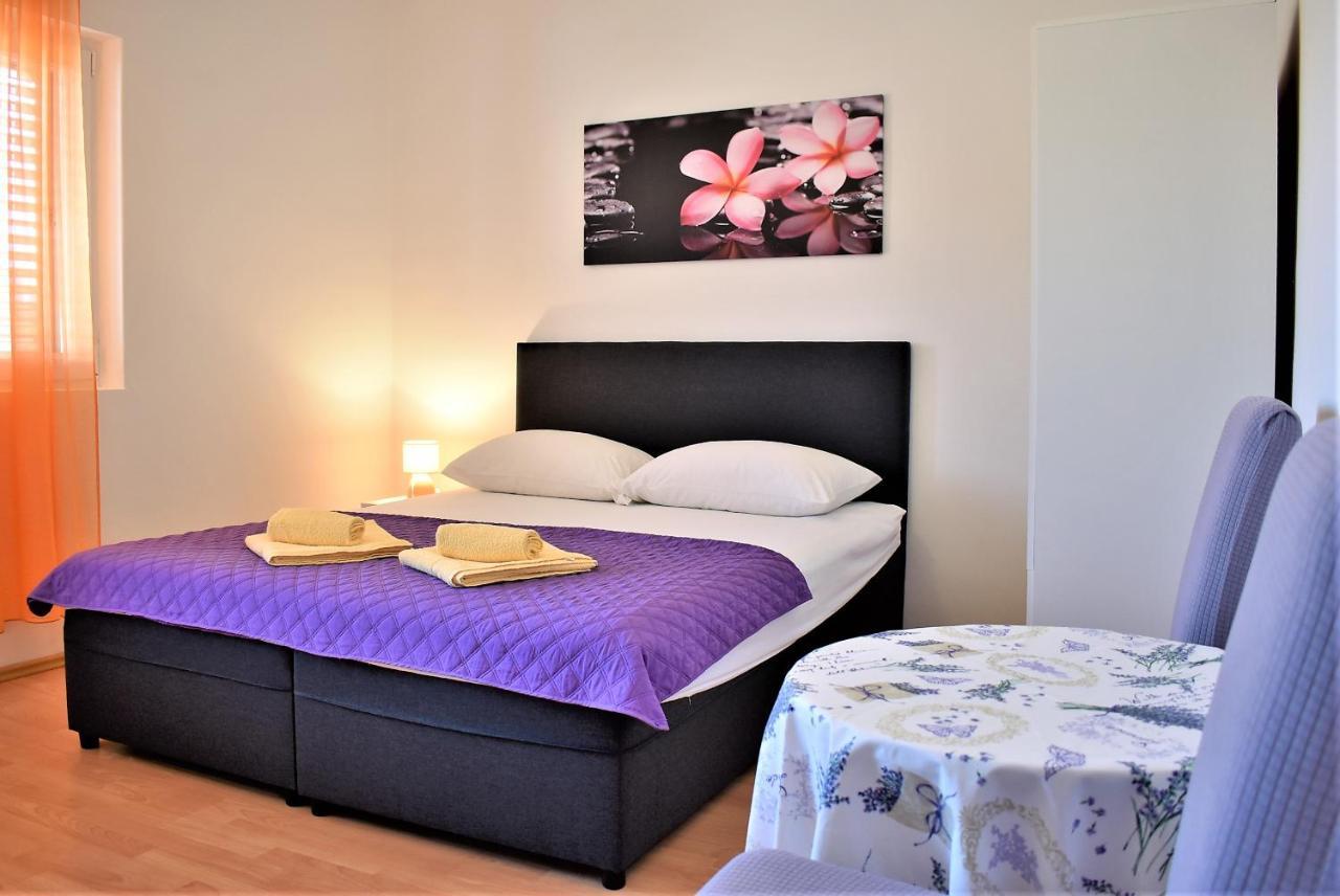 Rooms In Family House Vera Mundanije Zewnętrze zdjęcie