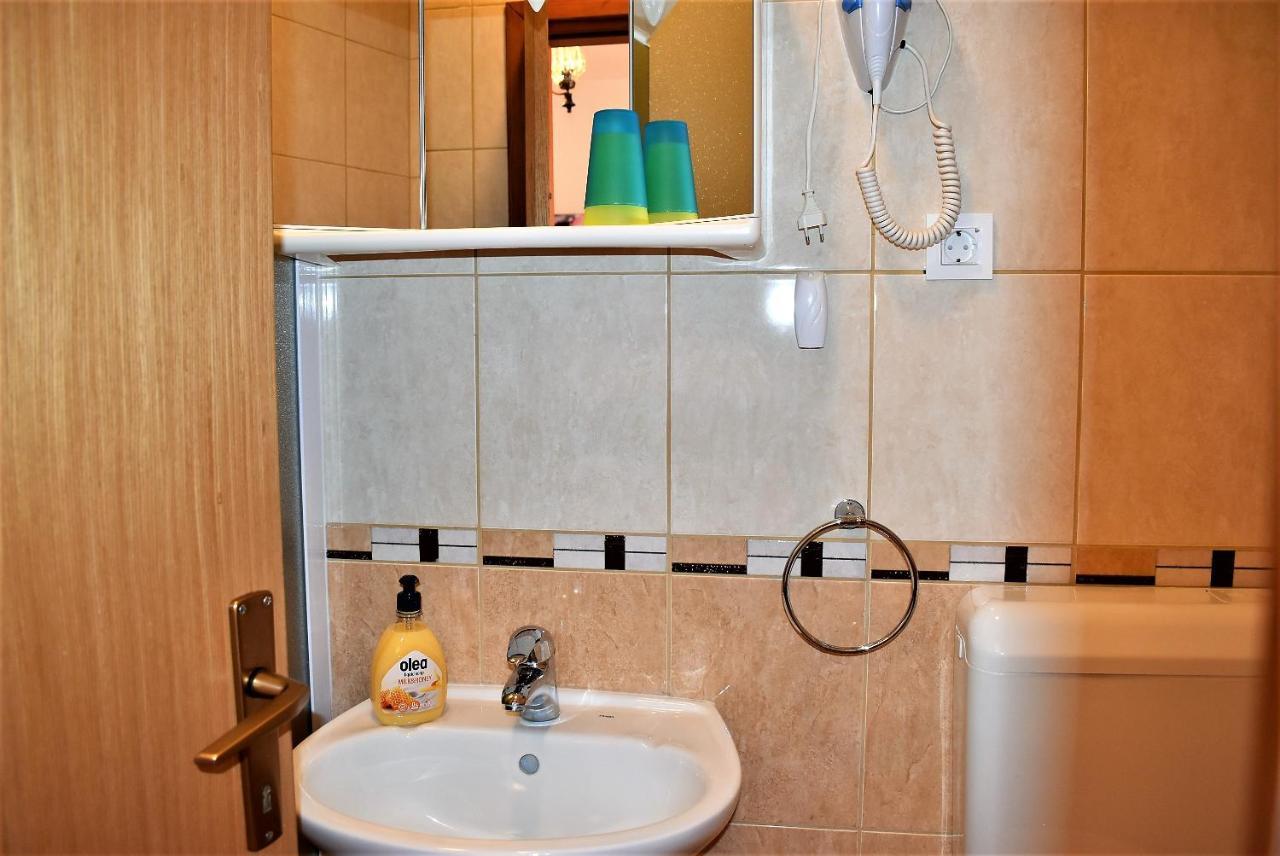 Rooms In Family House Vera Mundanije Zewnętrze zdjęcie