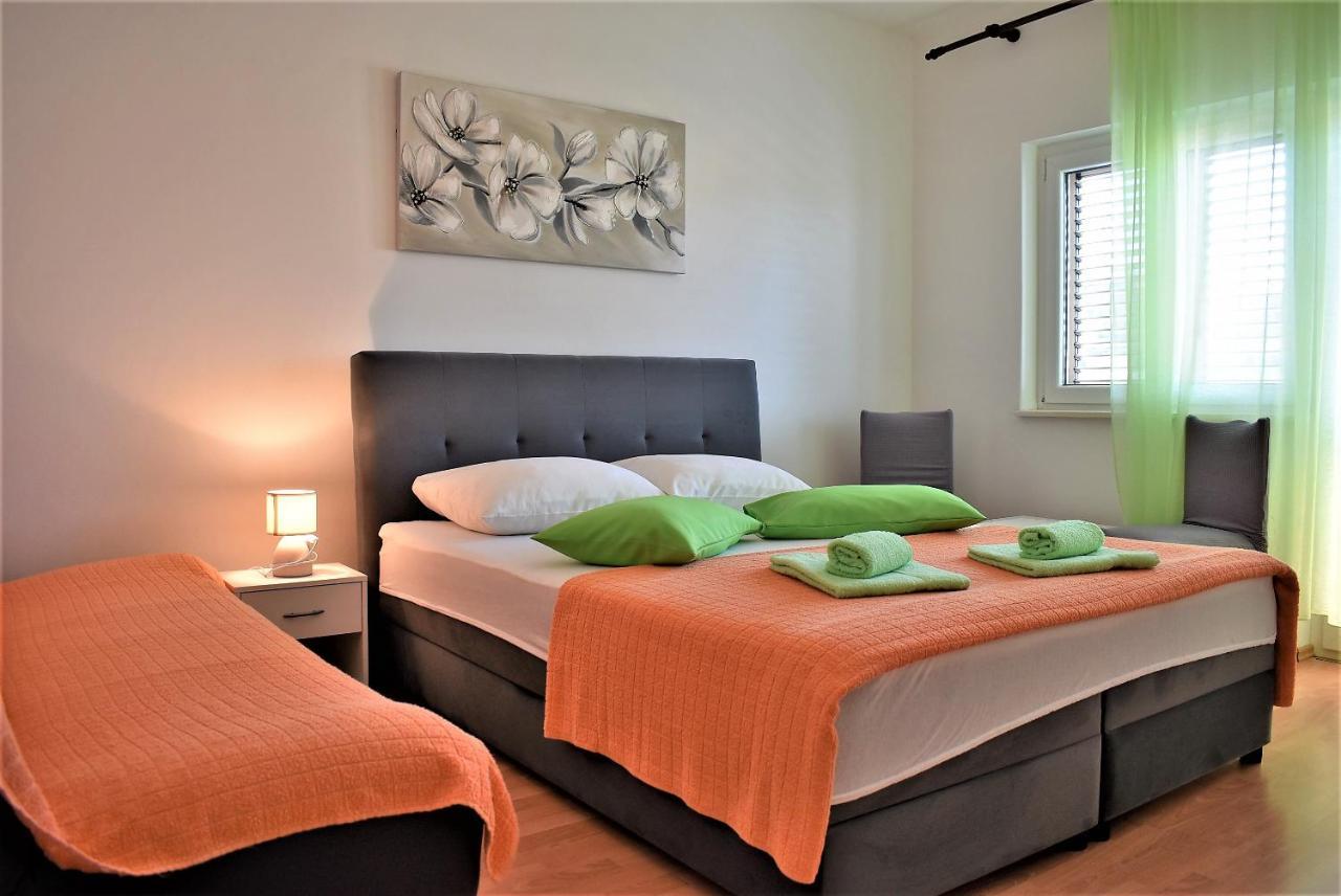 Rooms In Family House Vera Mundanije Zewnętrze zdjęcie